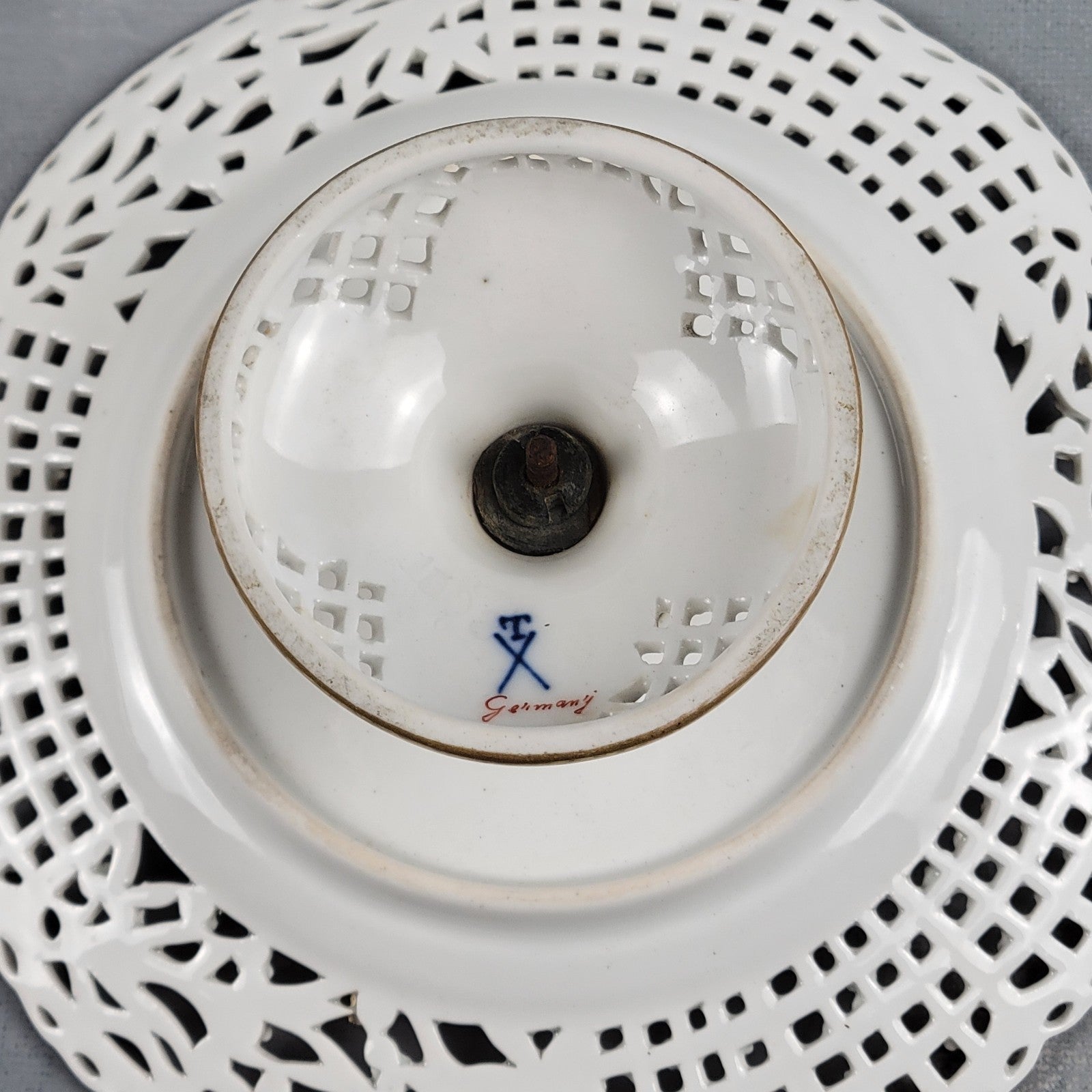 Carl Thieme Dresden Decorated Reticulated Compote Cake Stand Courting Couple 2